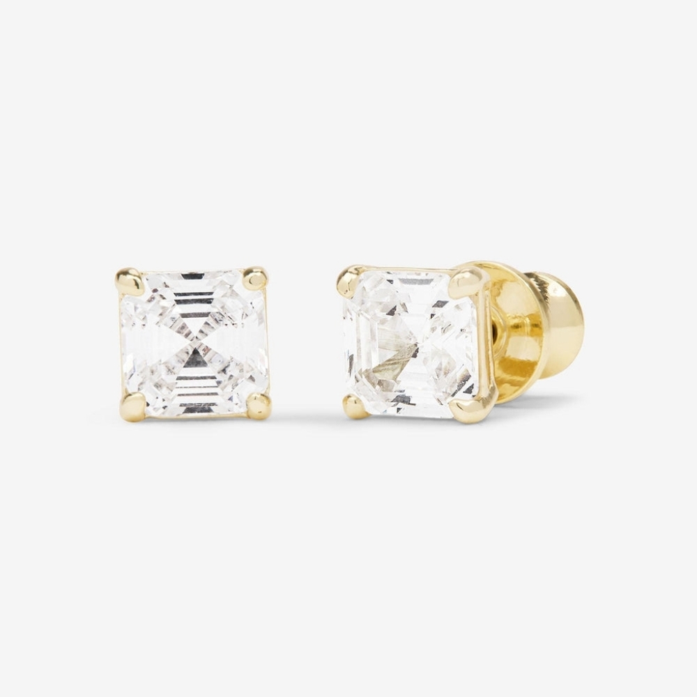 Melinda The Queen's 6mm Studs Gold New - FIRM ✨️